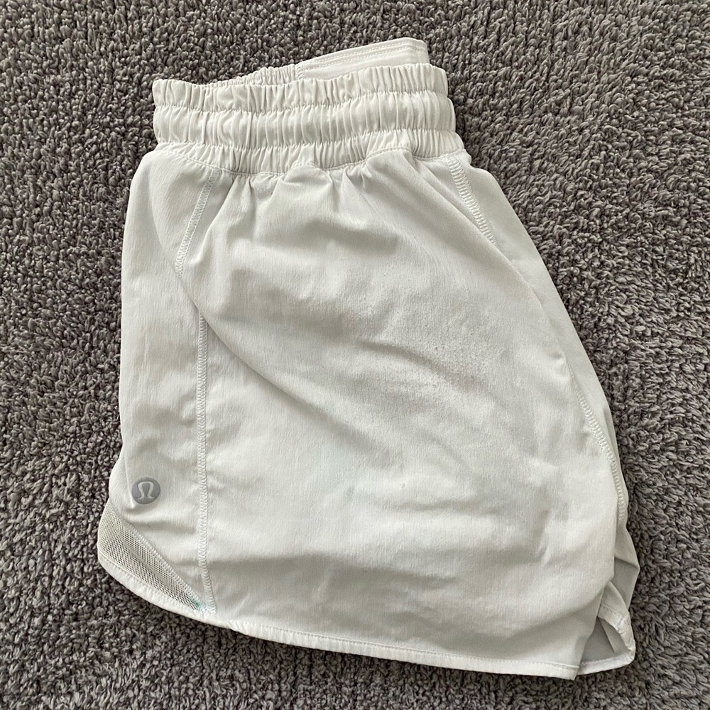 Lululemon Hotty Hot Shorts 2.5